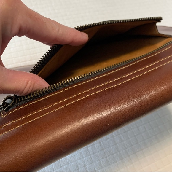 NWT Patricia Nash ‘Venezia Signature World Map’ leather clutch - Picture 6 of 16